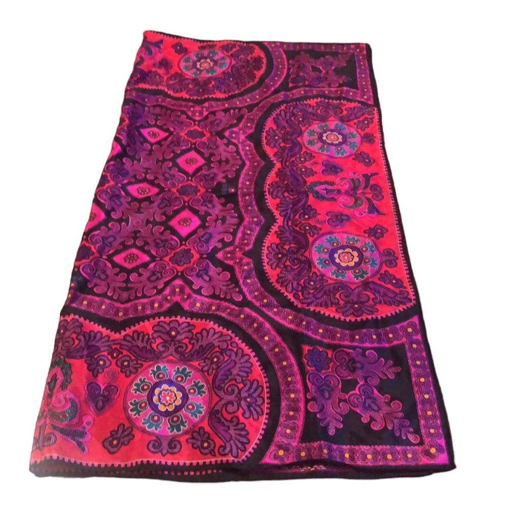 Beautiful Patterned Scarf - image 2